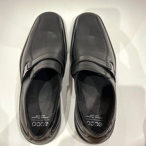 Ecco Dress shoes brand new in a box. Size 47.